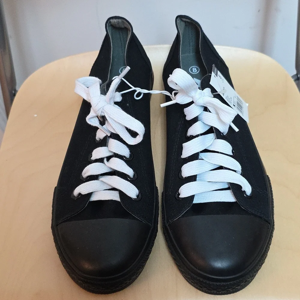 Athletech‎ Black Sneakers Minimalist Design Low-Top W White Shoelaces Mens 8 NWT